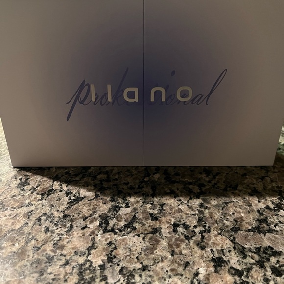 Brand new in box liano hair dryer. 4.3 stars on amazon. All details in pictures. - Picture 5 of 9